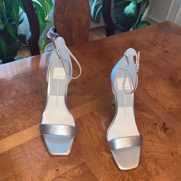 Heels 👠 - Picture 1 of 3